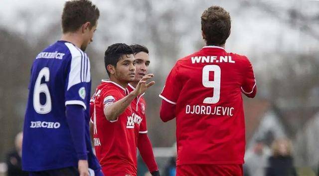  菲尔特主场气势如虹，开场十分钟连入两球